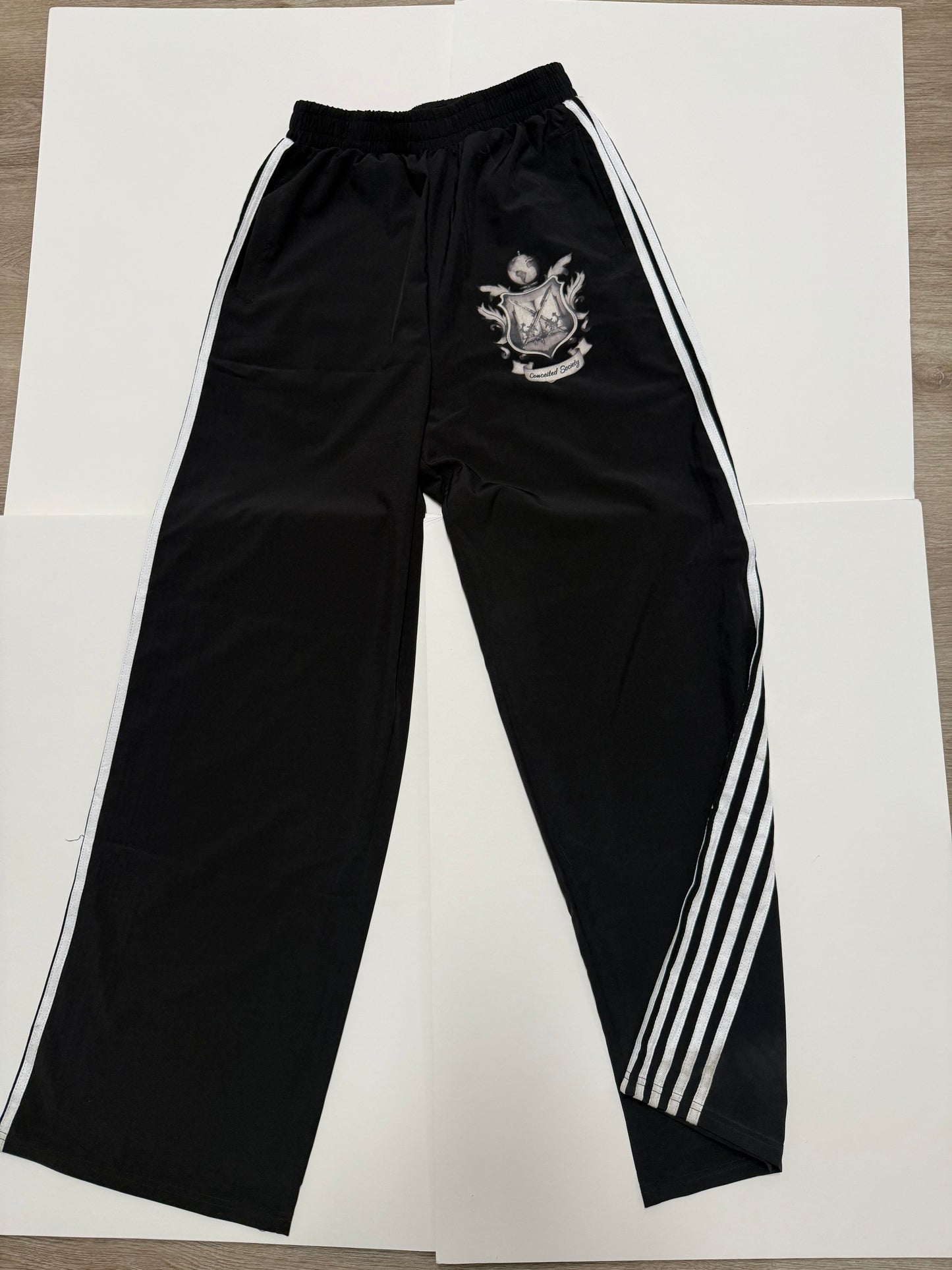 “CS Badge Pylon Sweats”